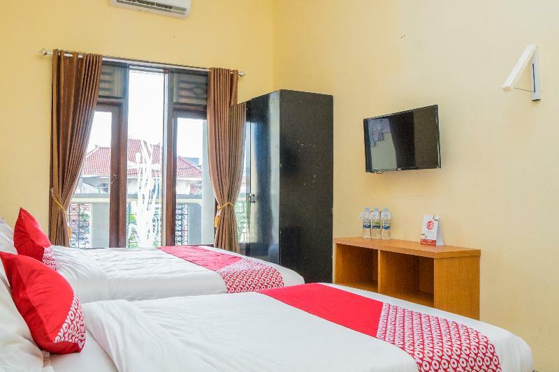 Oyo 643 Al Thalib 8 Syariah Hotel มะลัง ภายนอก รูปภาพ